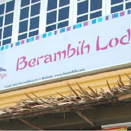 Berambih Lodge Kuching Exterior photo
